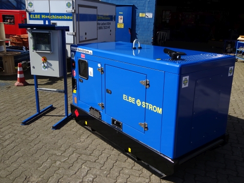 Baustellenaggregat Typ YA-35 KSAR mit leisen Yanmar-Dieselmotor, Isolationsüberwachung, umfangreiche Steckdosenausstattung, robusten Grundrahmen, kundenspezifischer Sonderfarbe sowie zusätzlicher Notstromschalttafel mit stabilen Rohrrahmengestell für N